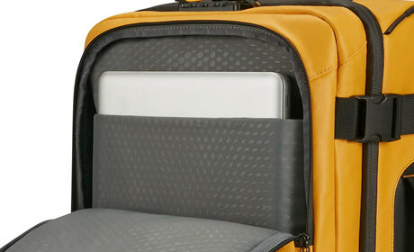 Tasca frontale con comparto per laptop